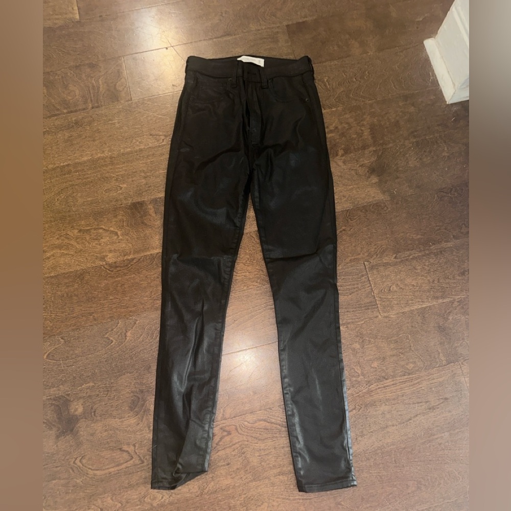 Abercrombie and Fitch Black Coated / Faux Leather Ankle Pants size 26/2